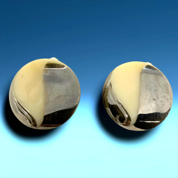 Vintage Art Deco Silver Tone Ivory Acrylic Fur Sweater Dress Shoe Clips Carded - Picture 1 of 4